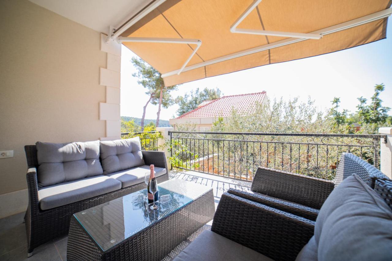 Villa Sun Garden - 4 Star Villa With Heated Swimming Pool, Quiet Bay, Bbq, 50M From The Sea Milna  Exterior photo