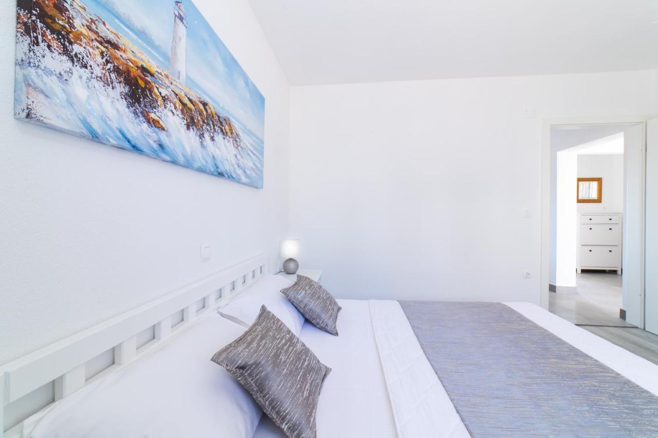 Villa Sun Garden - 4 Star Villa With Heated Swimming Pool, Quiet Bay, Bbq, 50M From The Sea Milna  Exterior photo