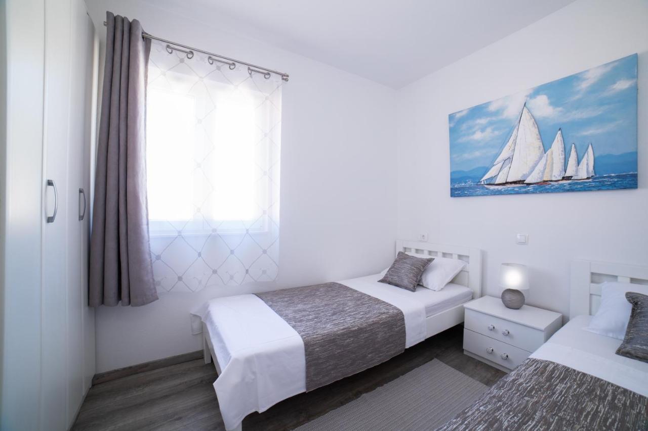 Villa Sun Garden - 4 Star Villa With Heated Swimming Pool, Quiet Bay, Bbq, 50M From The Sea Milna  Exterior photo