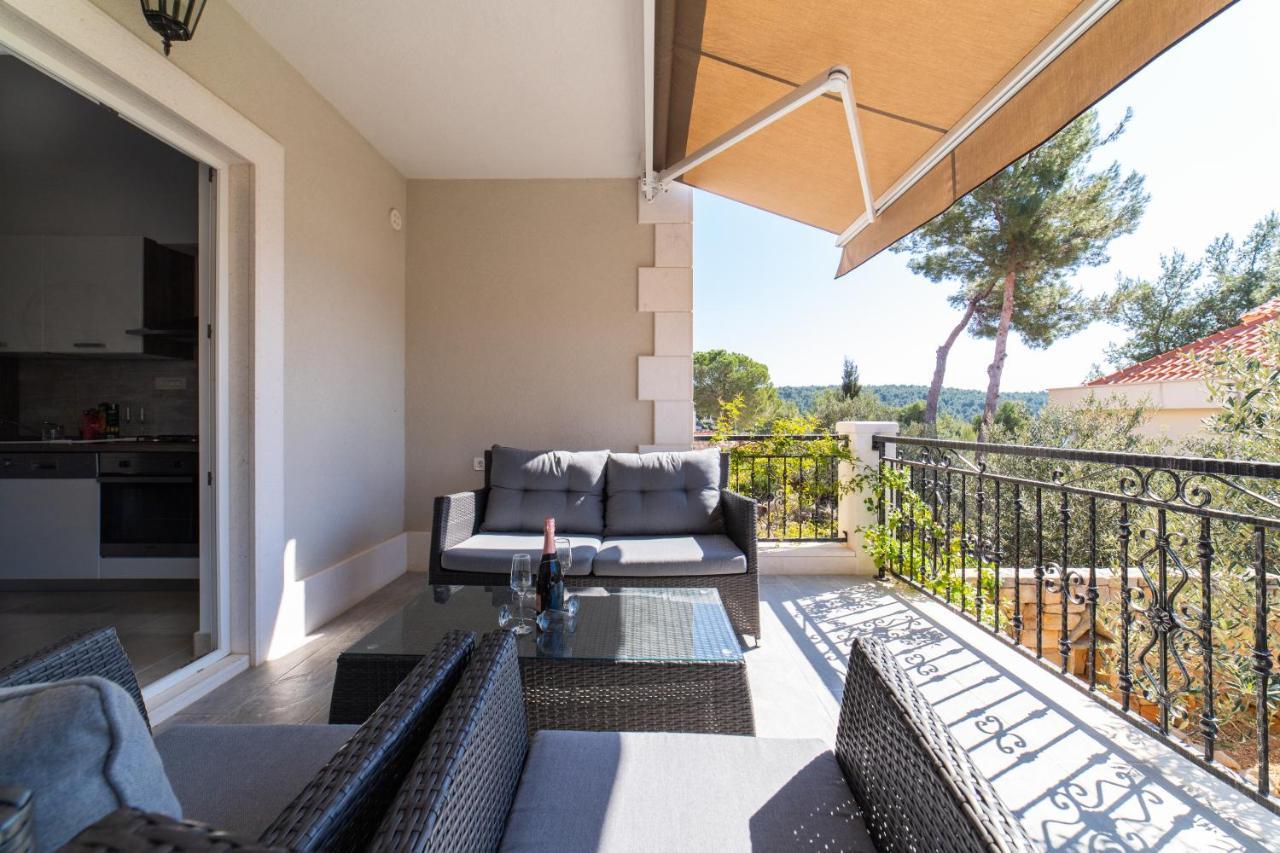 Villa Sun Garden - 4 Star Villa With Heated Swimming Pool, Quiet Bay, Bbq, 50M From The Sea Milna  Exterior photo